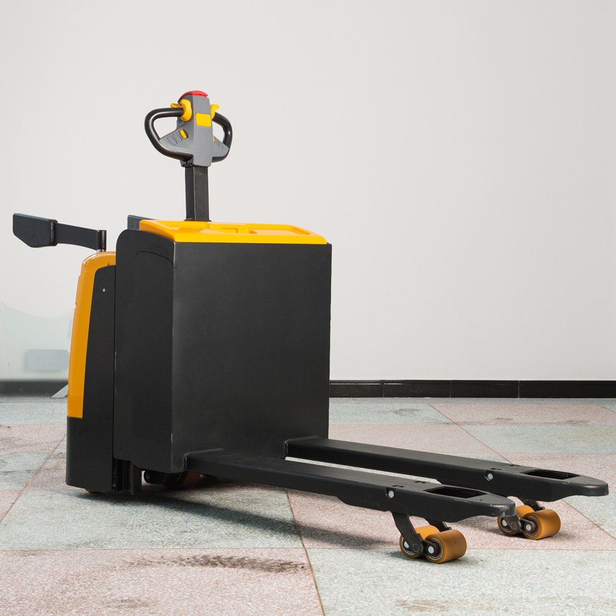 Reliable Electric Pallet Jack With 0.2m/S Lifting Speed And 550mm Fork Width